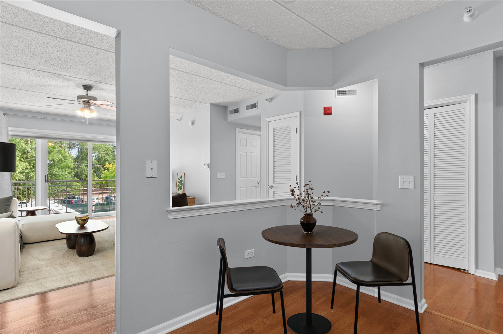 1 S Lincoln Avenue 202 Property Photo 6