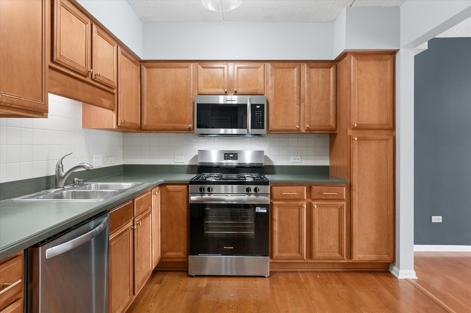 1 S Lincoln Avenue 202 Property Photo 8