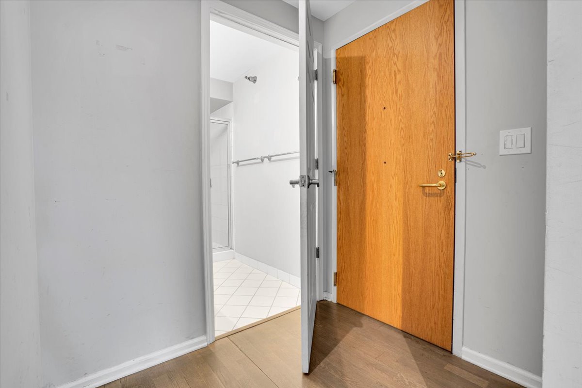 345 N La Salle Drive 3604 Property Photo 8