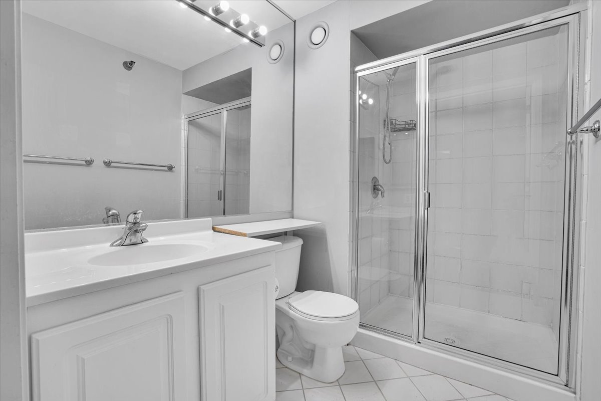 345 N La Salle Drive 3604 Property Photo 9