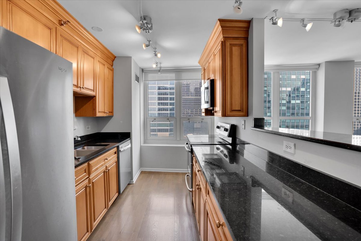 345 N La Salle Drive 3604 Property Photo 13