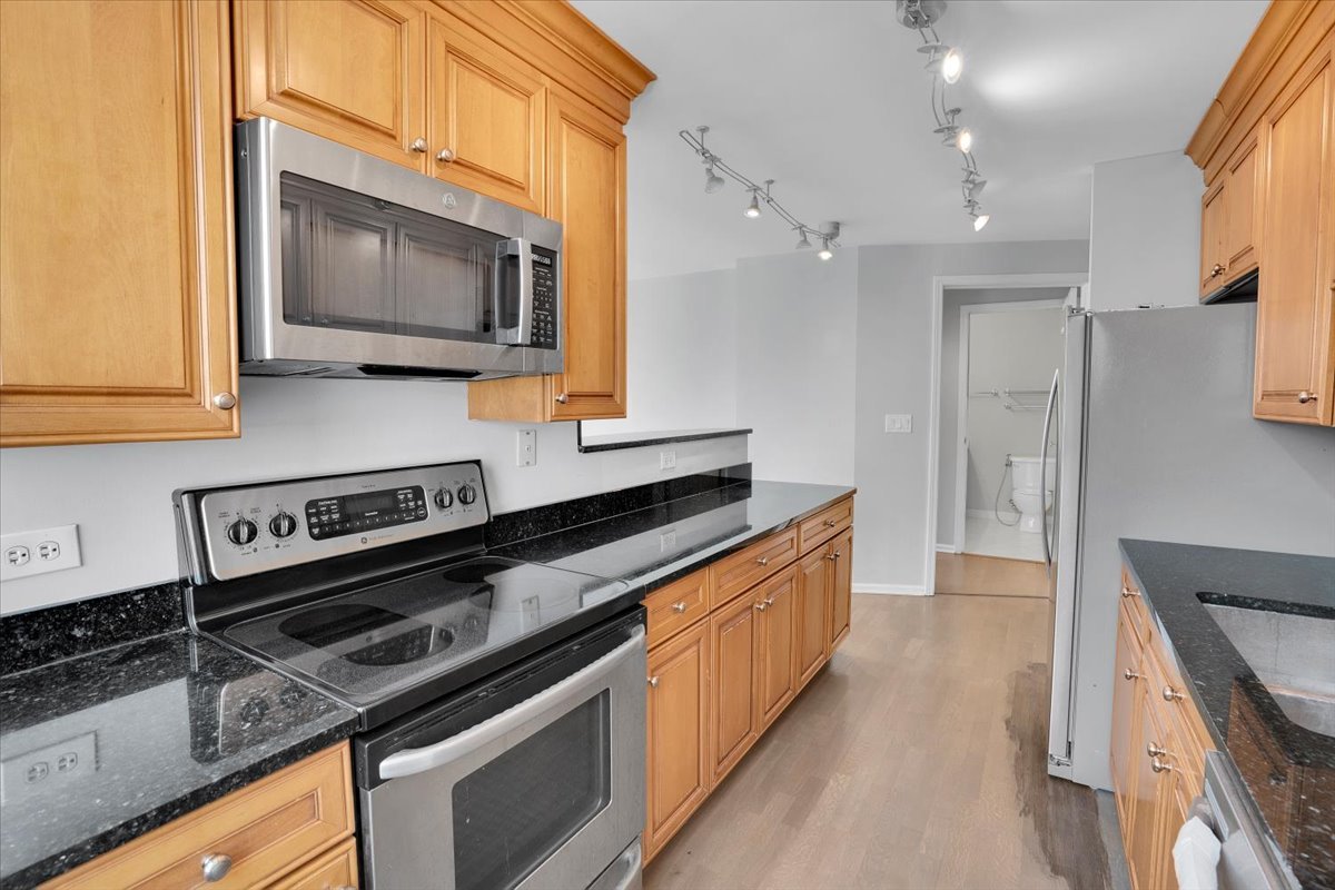 345 N La Salle Drive 3604 Property Photo 16