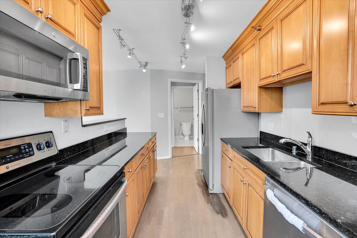 345 N La Salle Drive 3604 Property Photo 17