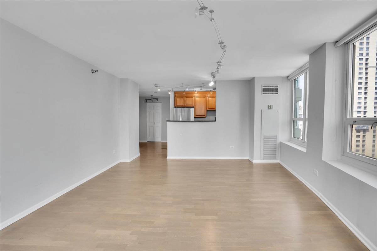 345 N La Salle Drive 3604 Property Photo 20