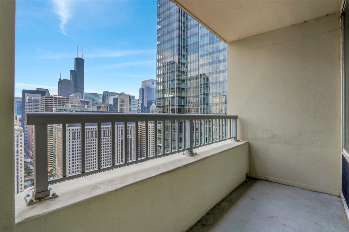 345 N La Salle Drive 3604 Property Photo 31