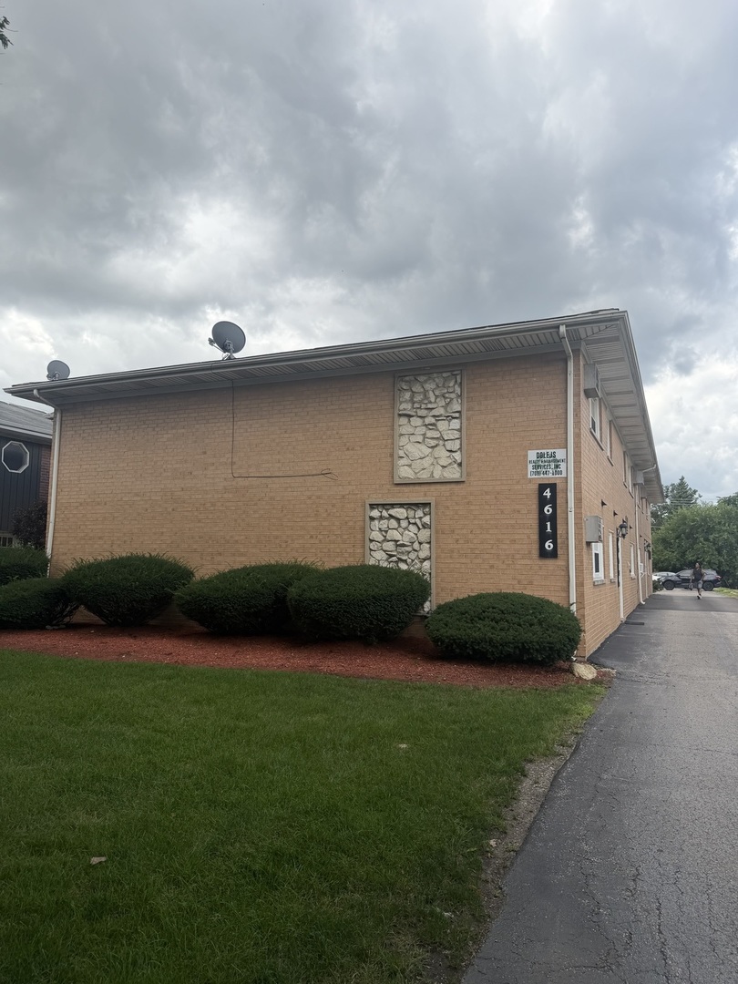 4616 Maple Avenue 2d Property Photo 1