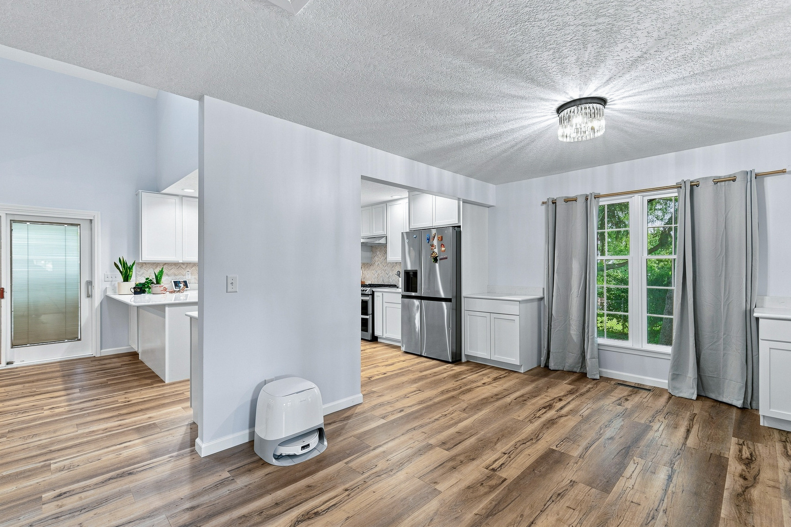 1122 W 59th Street Property Photo 8