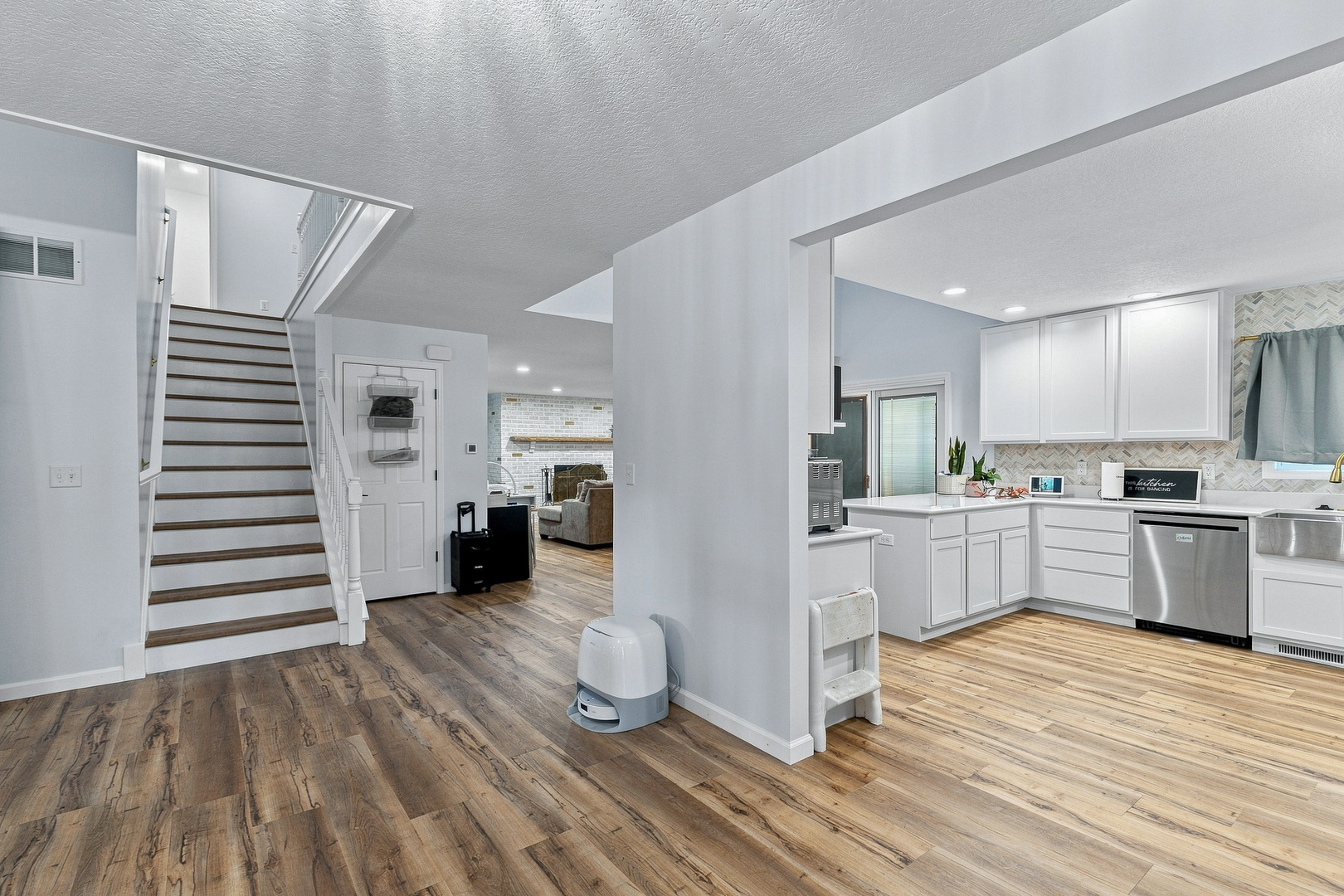 1122 W 59th Street Property Photo 10