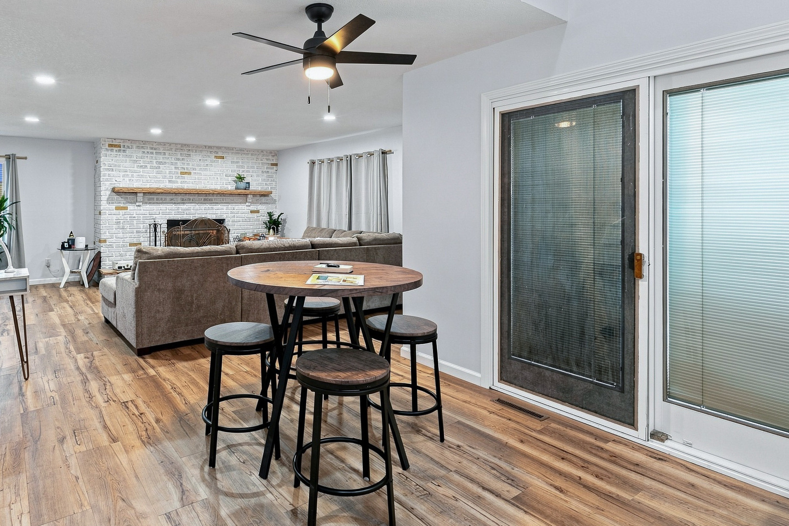 1122 W 59th Street Property Photo 12