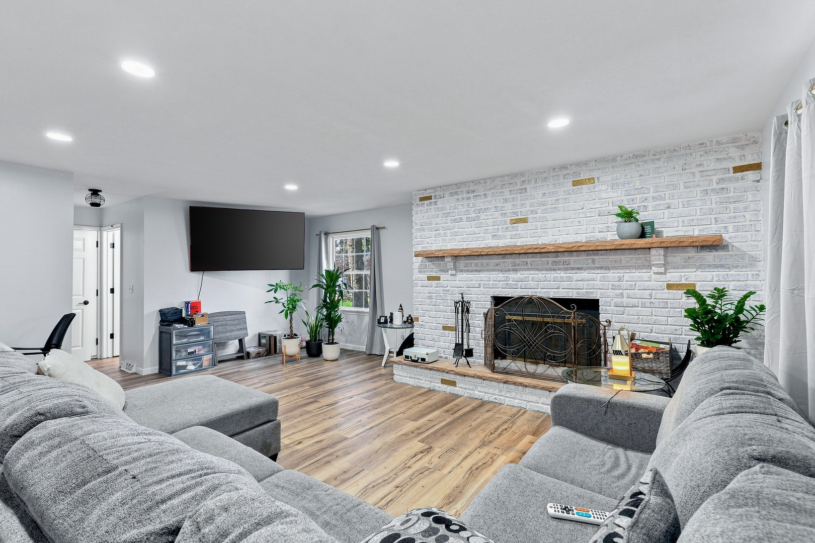 1122 W 59th Street Property Photo 14