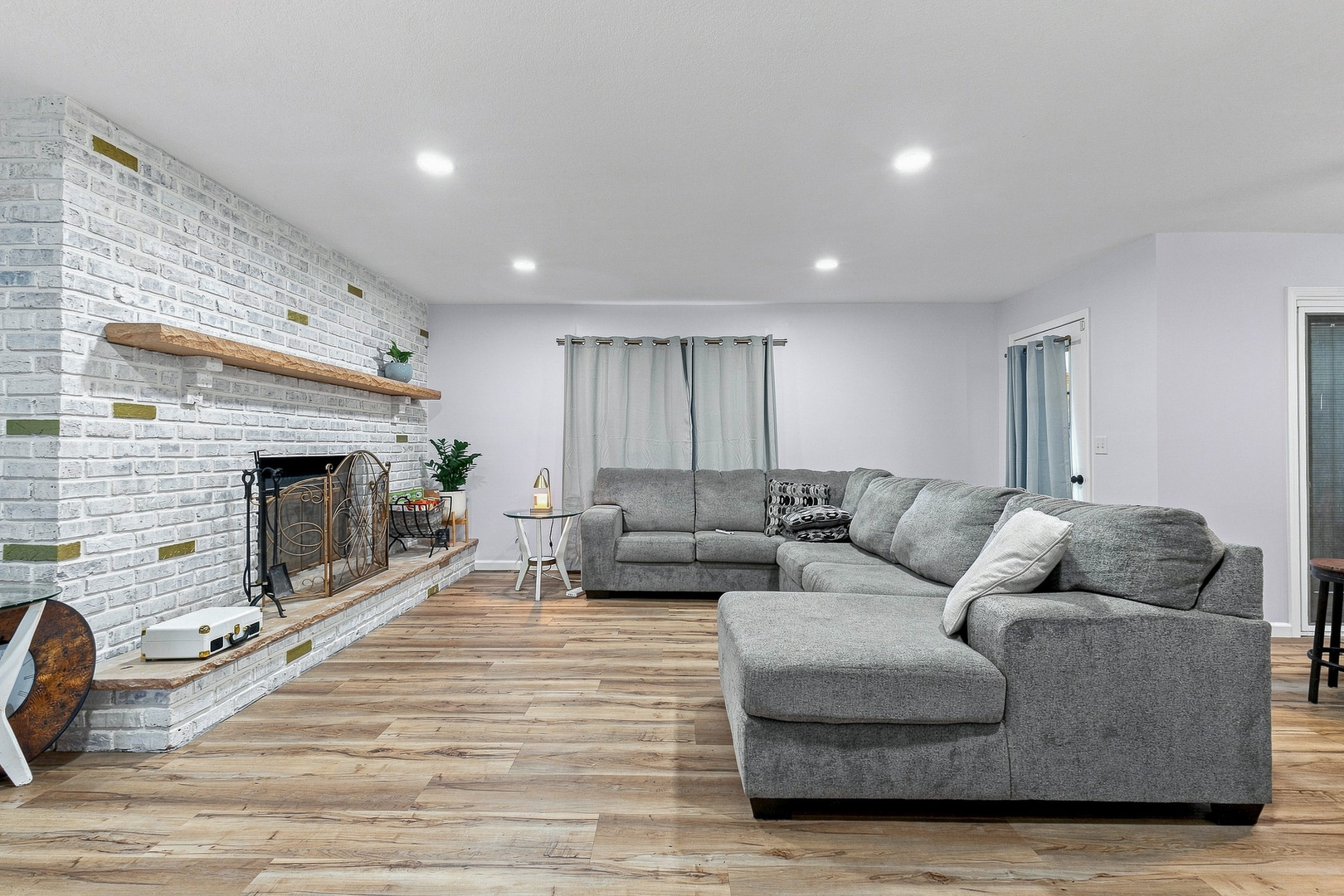 1122 W 59th Street Property Photo 15
