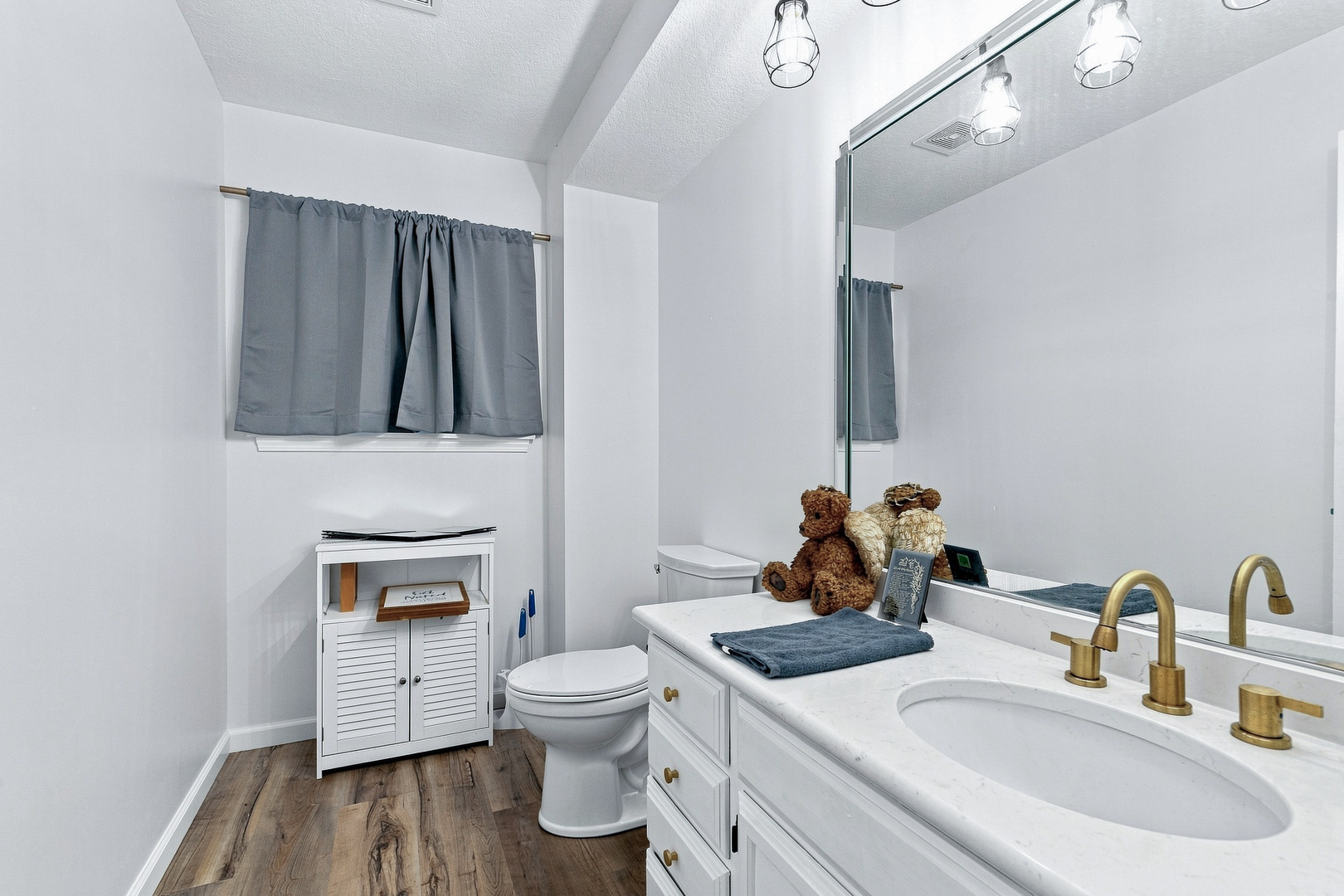 1122 W 59th Street Property Photo 17