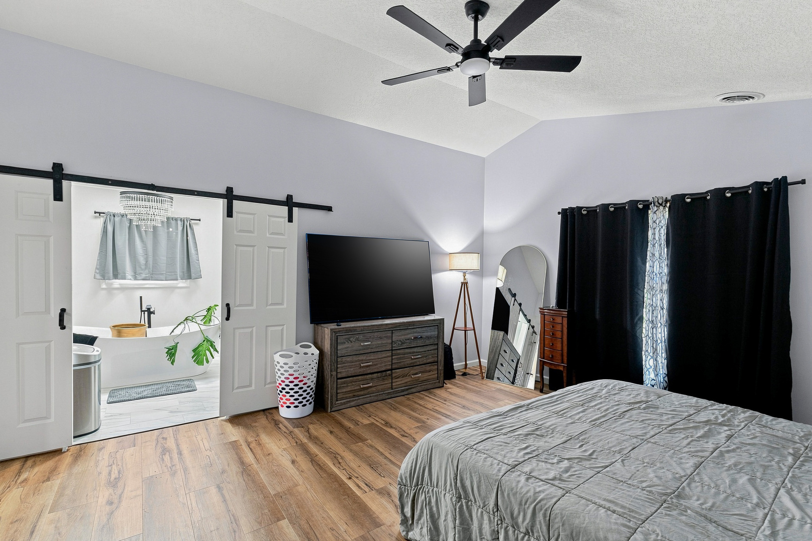 1122 W 59th Street Property Photo 31