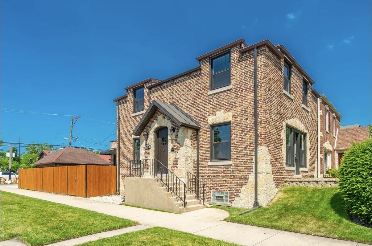 7137 N Francisco Avenue Property Photo 1