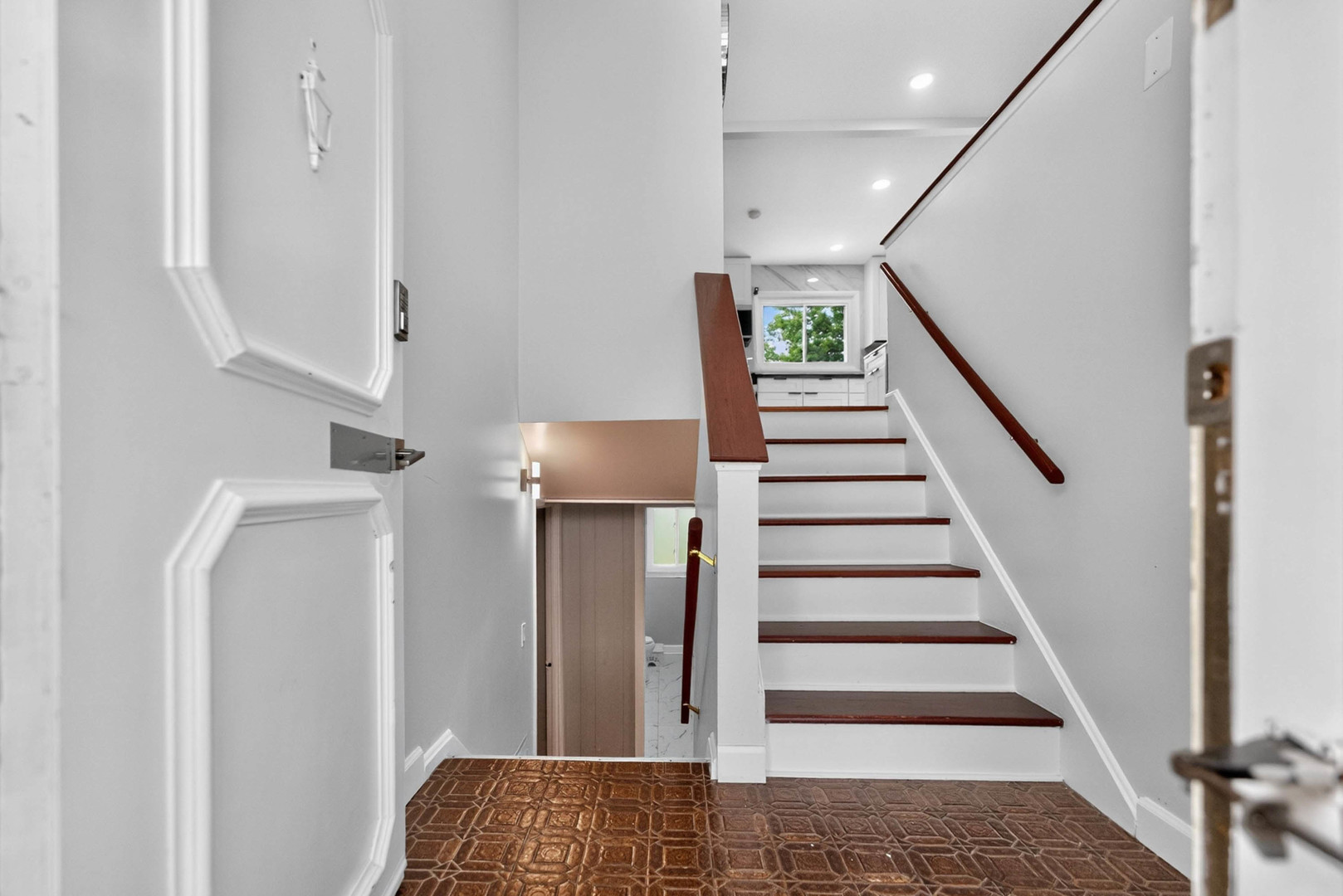 535 Edgemont Lane Property Photo 3