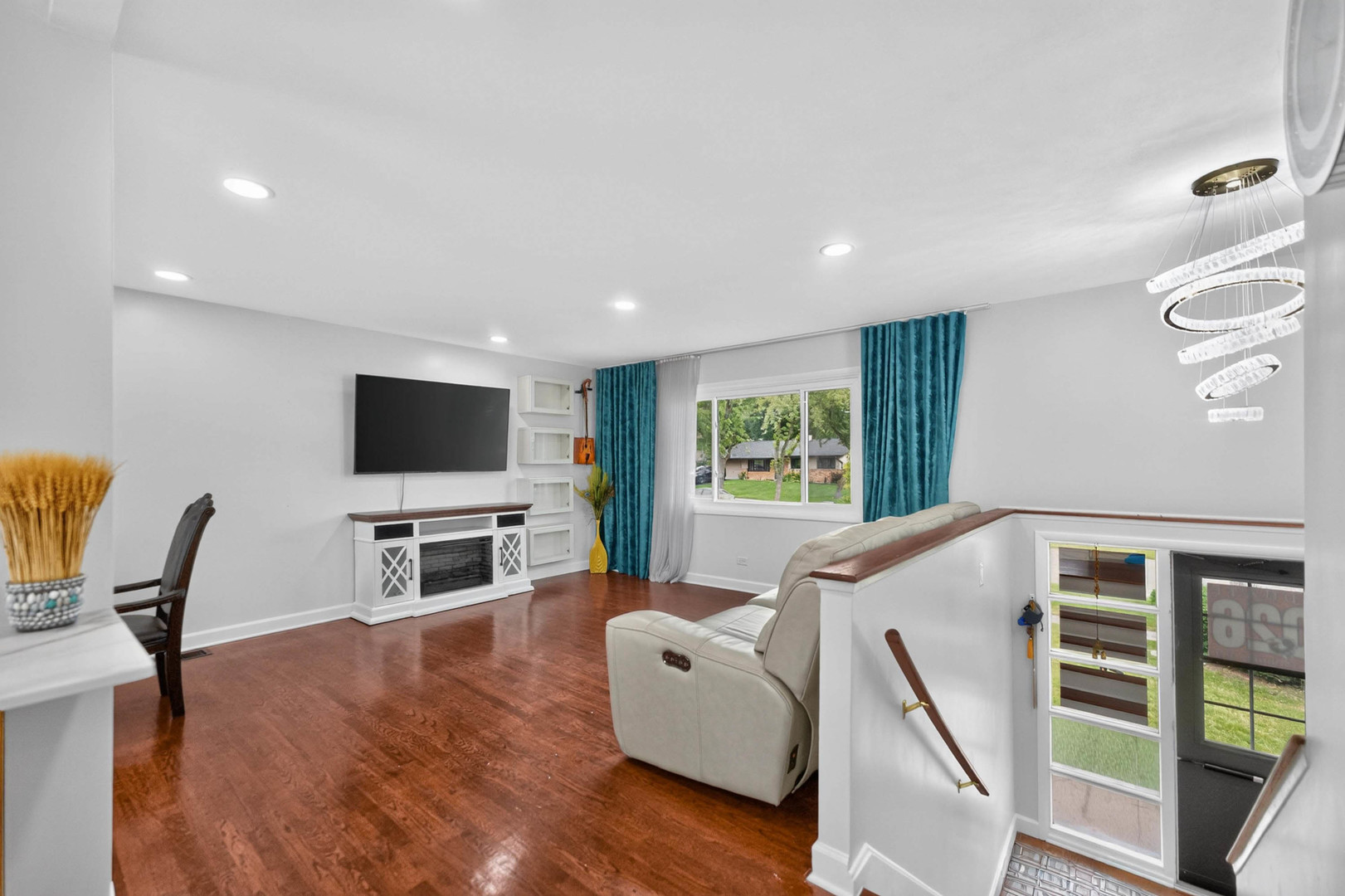 535 Edgemont Lane Property Photo 4