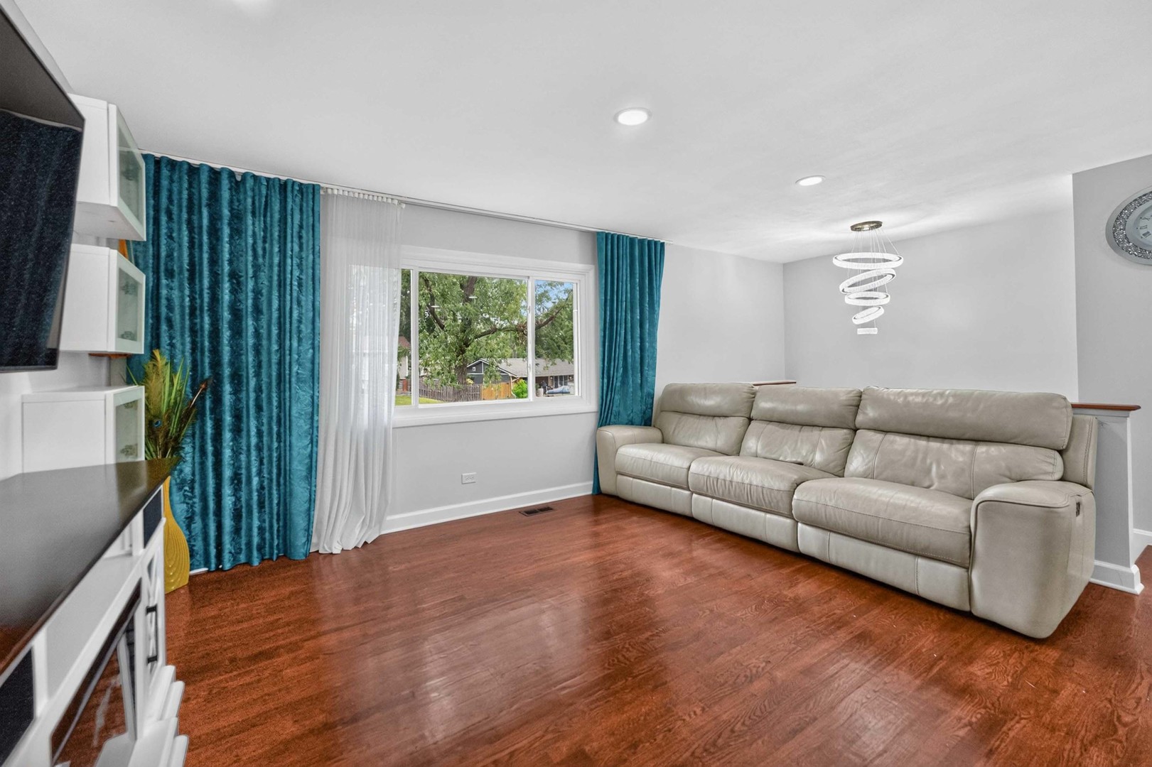 535 Edgemont Lane Property Photo 6