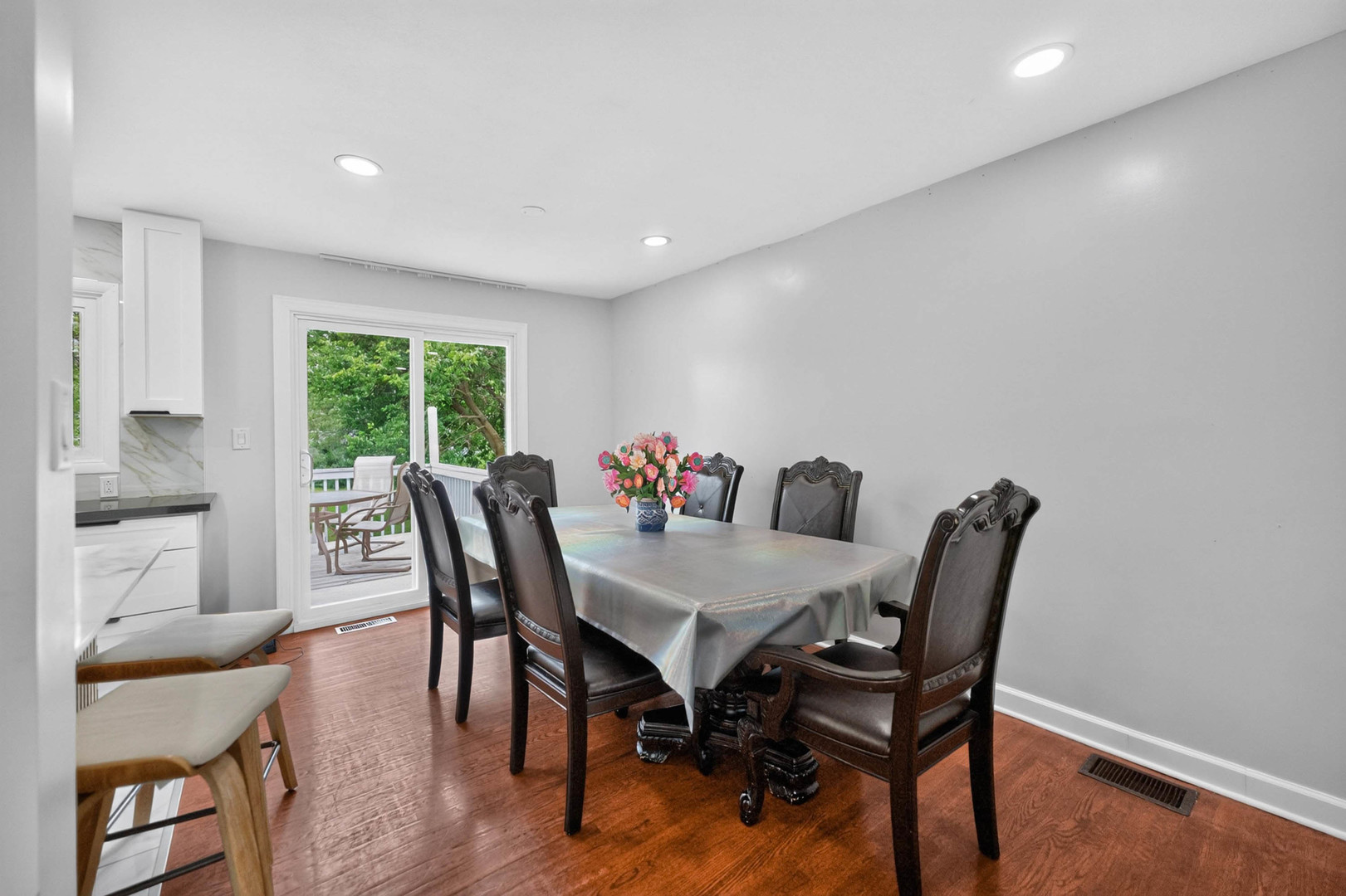 535 Edgemont Lane Property Photo 8