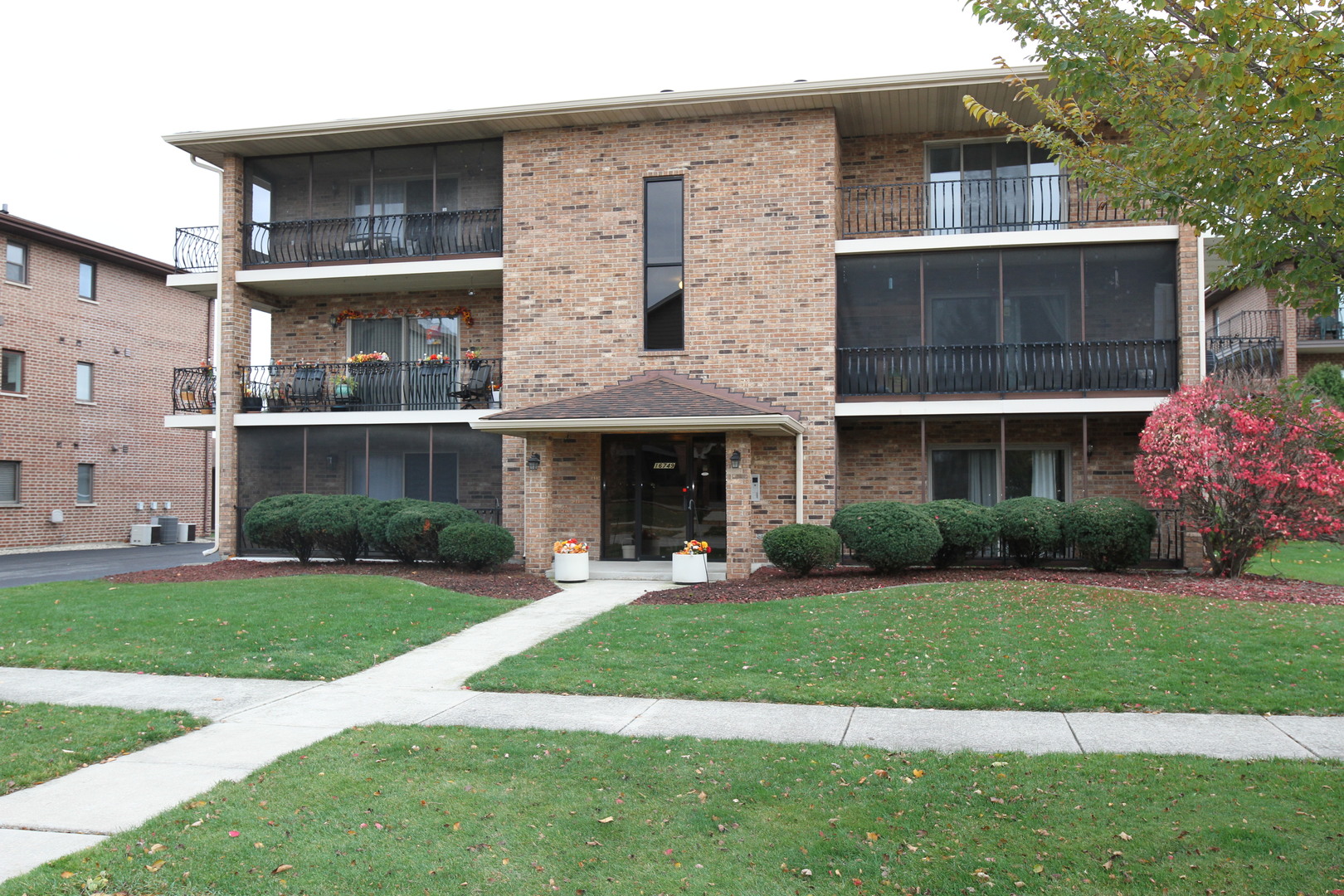16749 Paxton Avenue 3s Property Photo 2