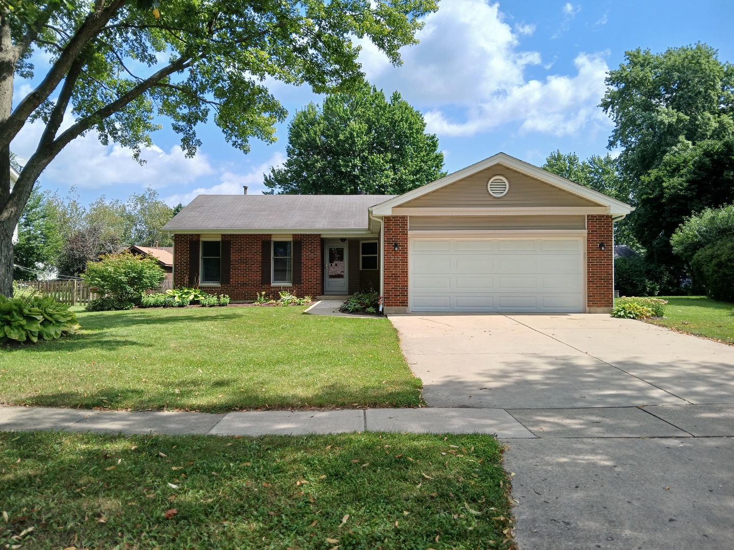 1010 Fox Run Lane Property Photo 1