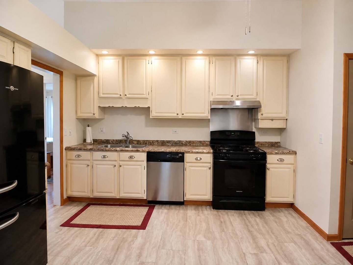 1010 Fox Run Lane Property Photo 3