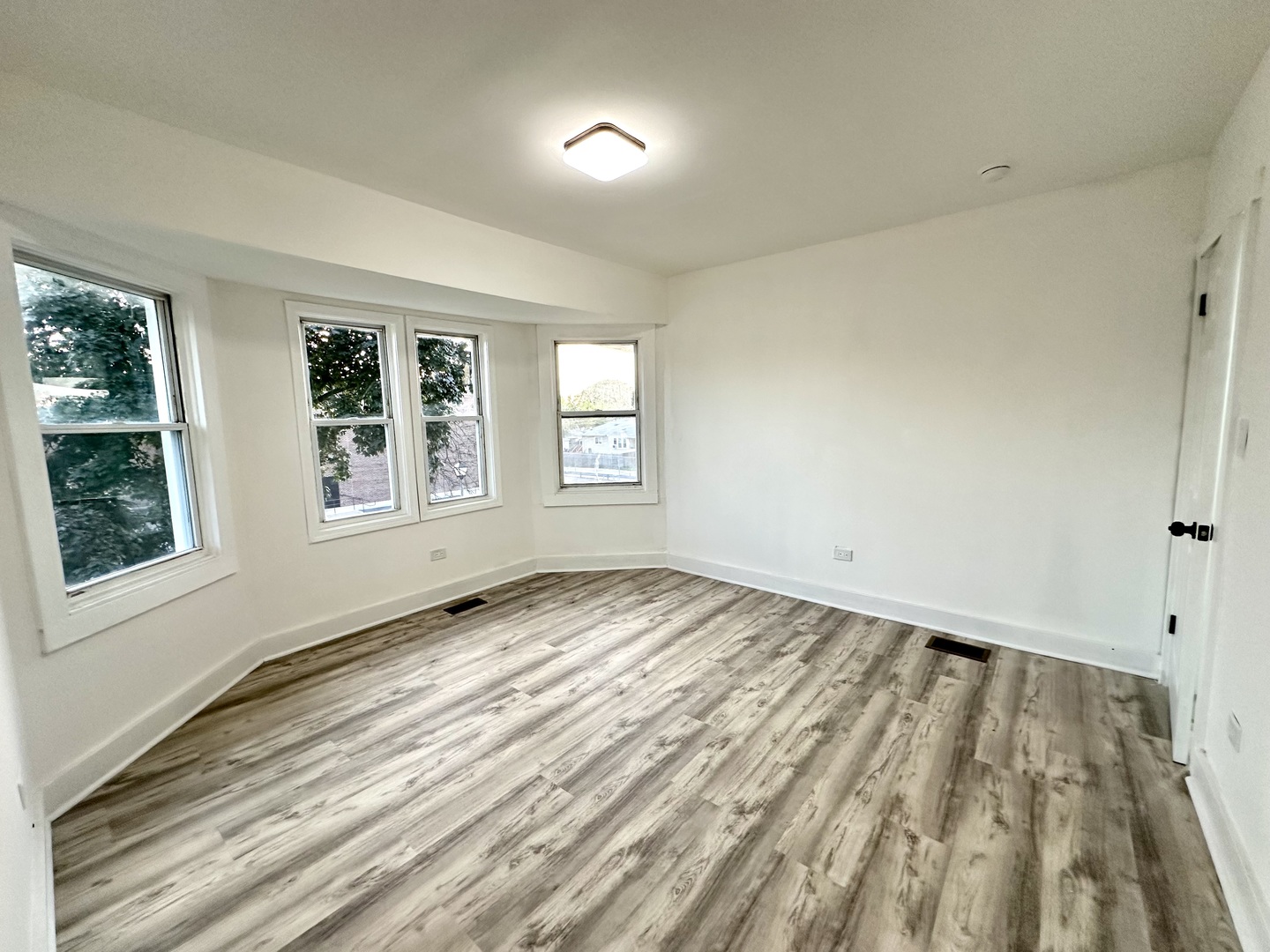 801 S 16th Avenue Property Photo 11