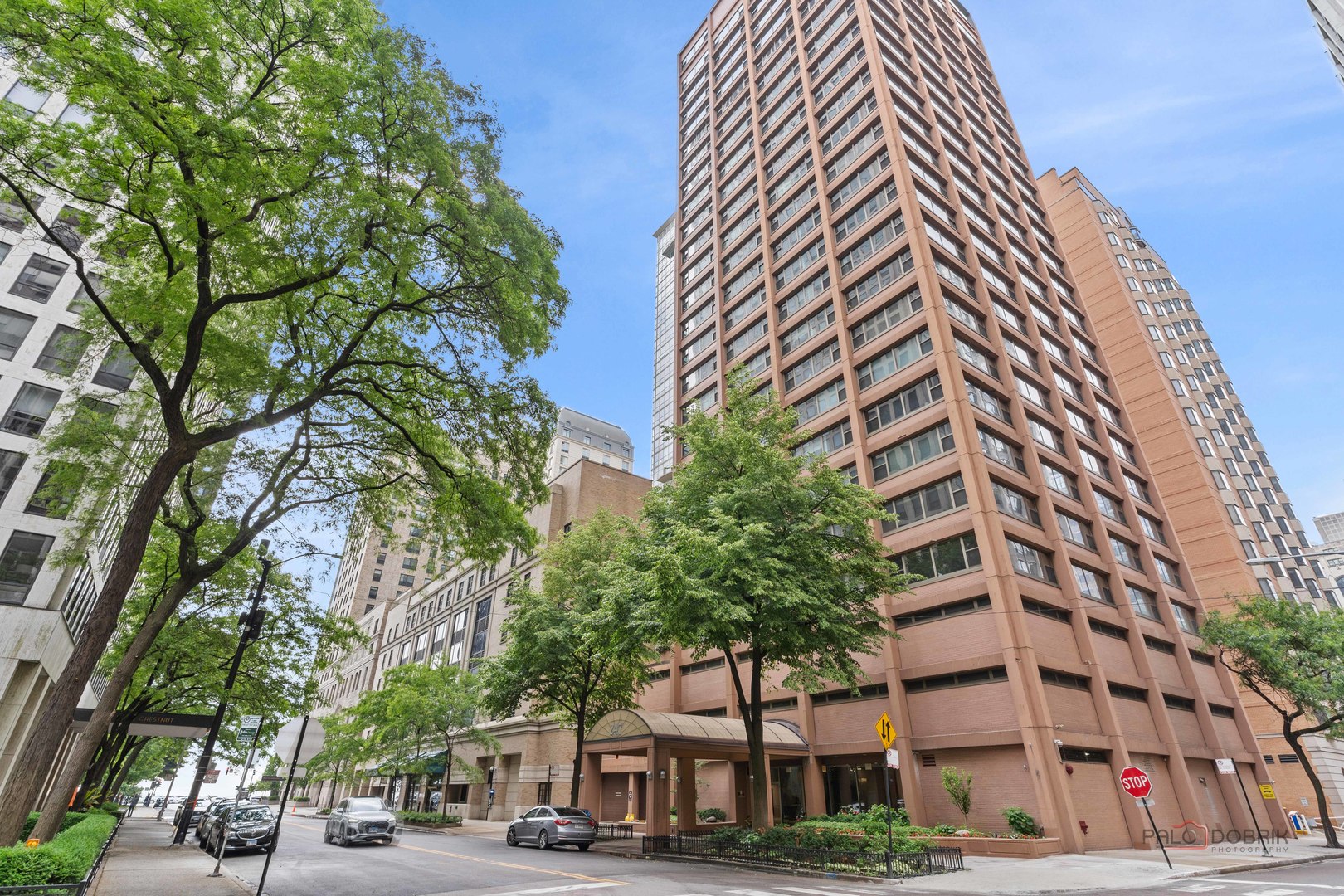 247 E Chestnut Street 1804 Property Photo 1