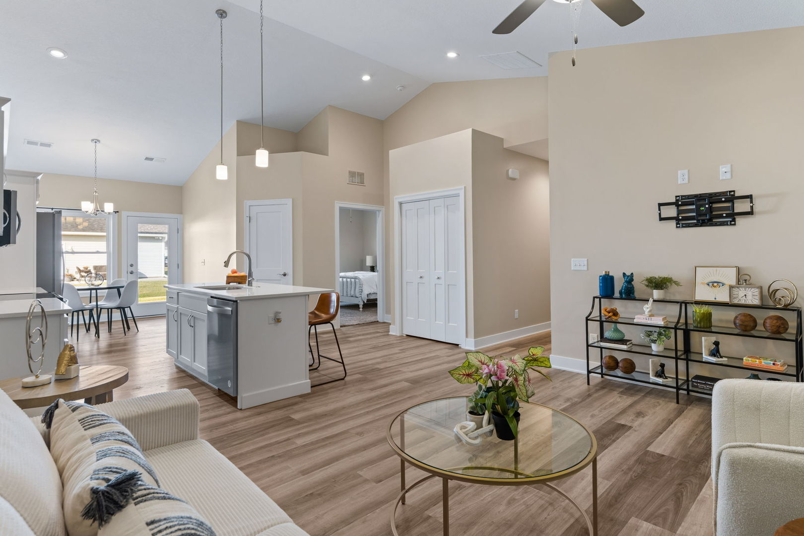 127 Beacon Harbor Parkway Property Photo 9