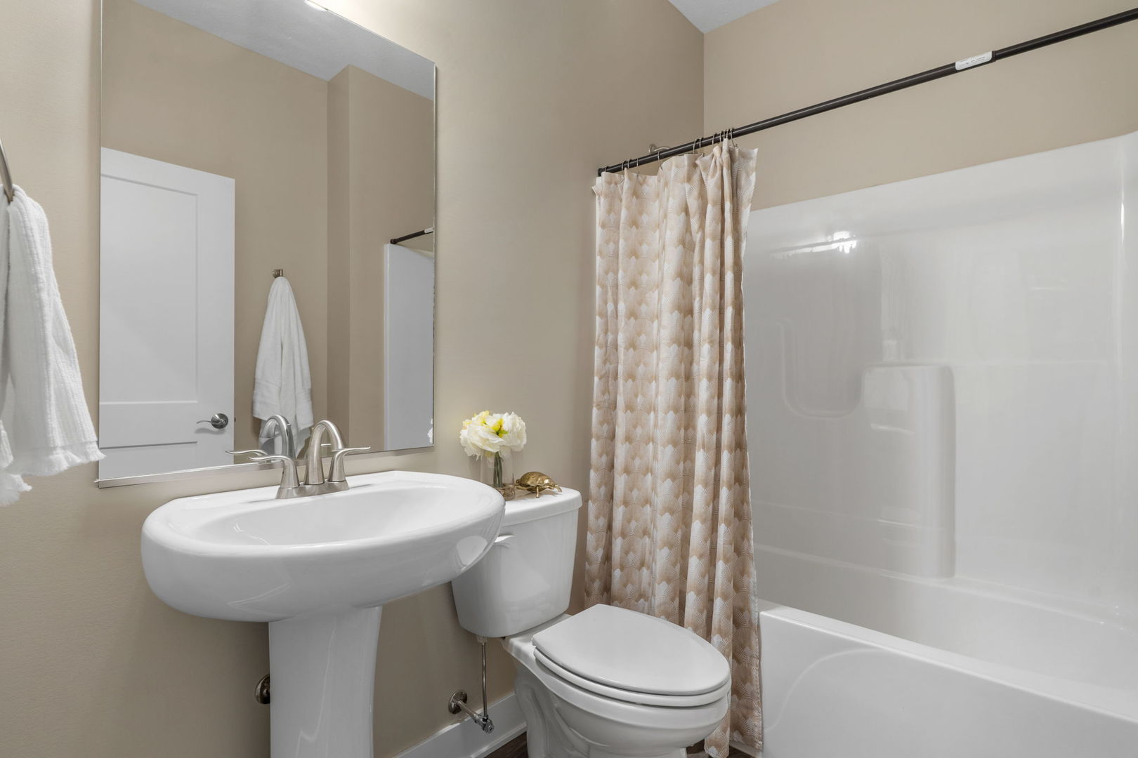 127 Beacon Harbor Parkway Property Photo 13