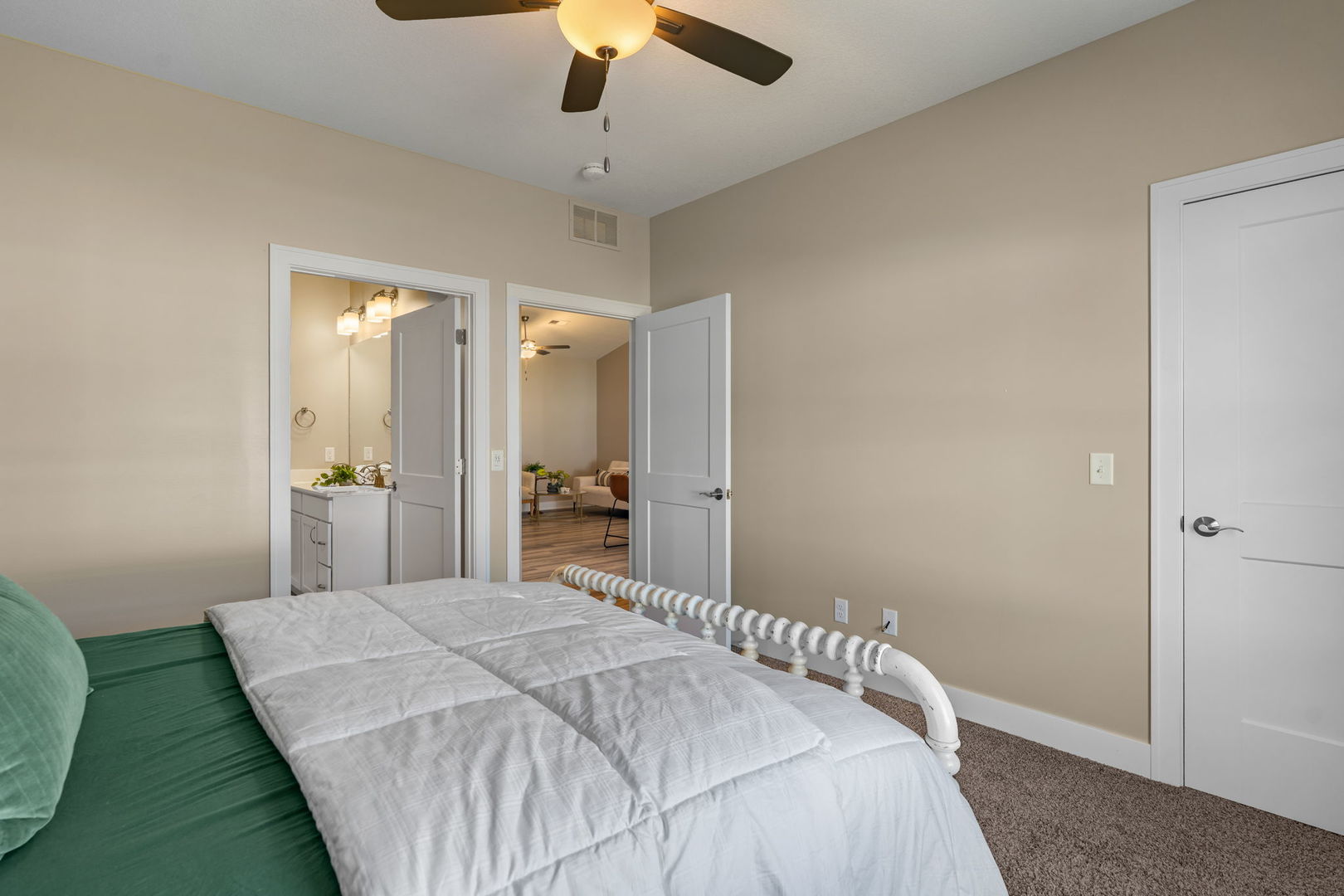 127 Beacon Harbor Parkway Property Photo 15