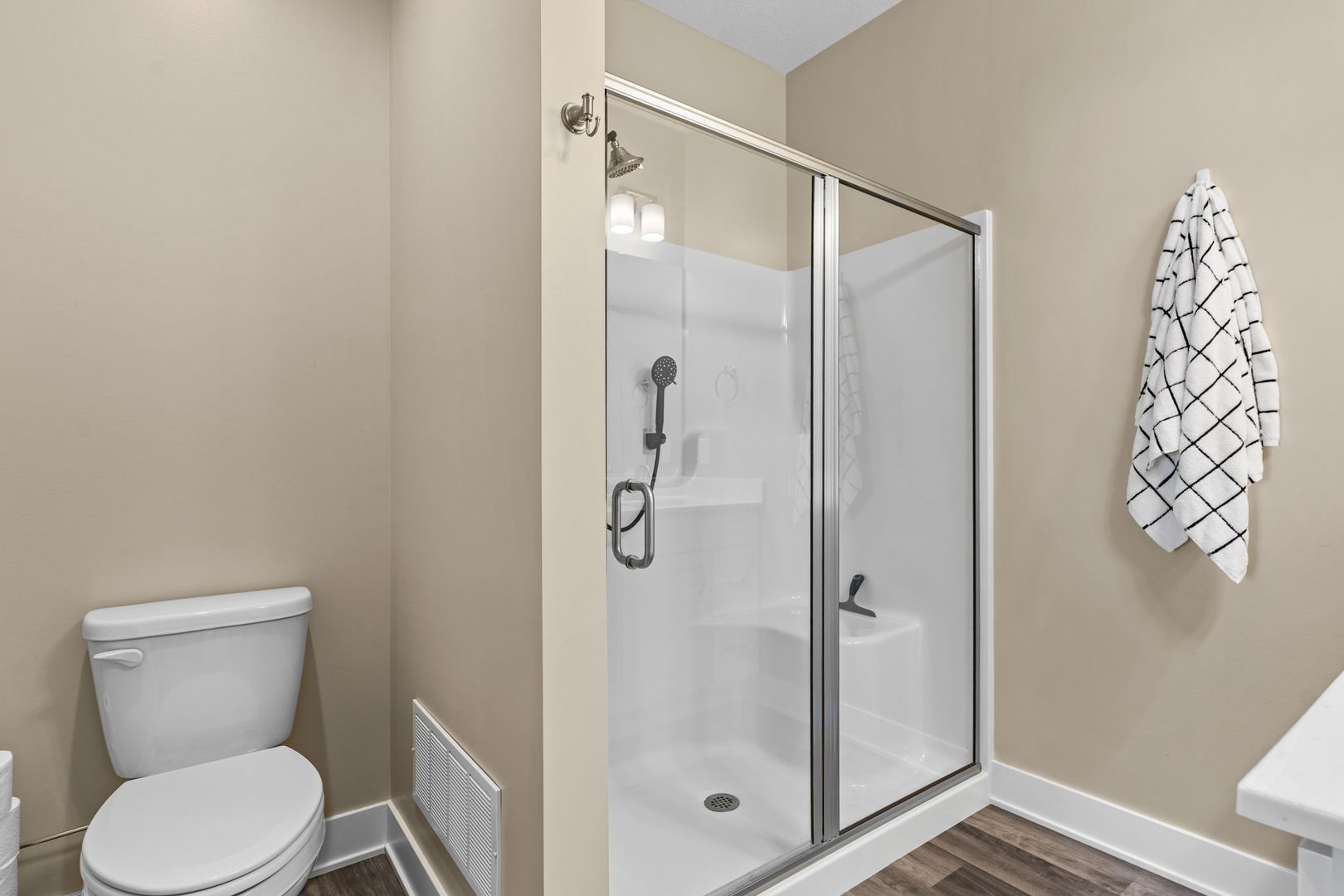 127 Beacon Harbor Parkway Property Photo 16