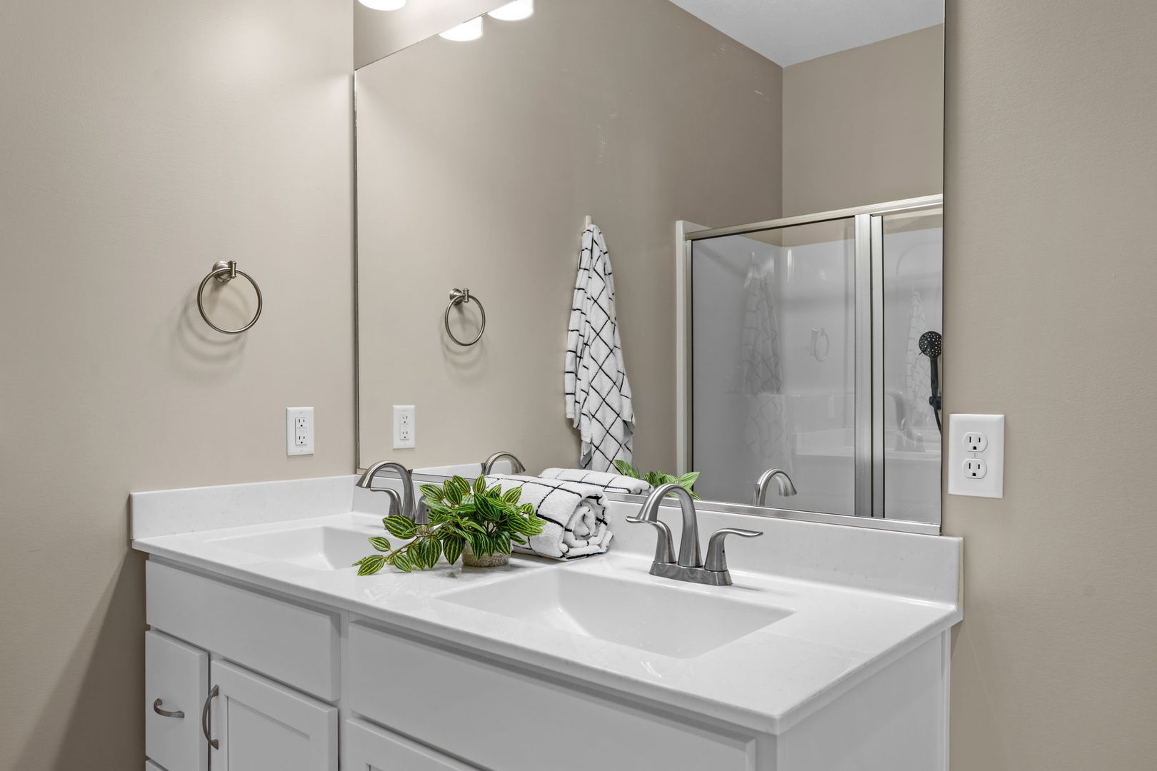 127 Beacon Harbor Parkway Property Photo 17