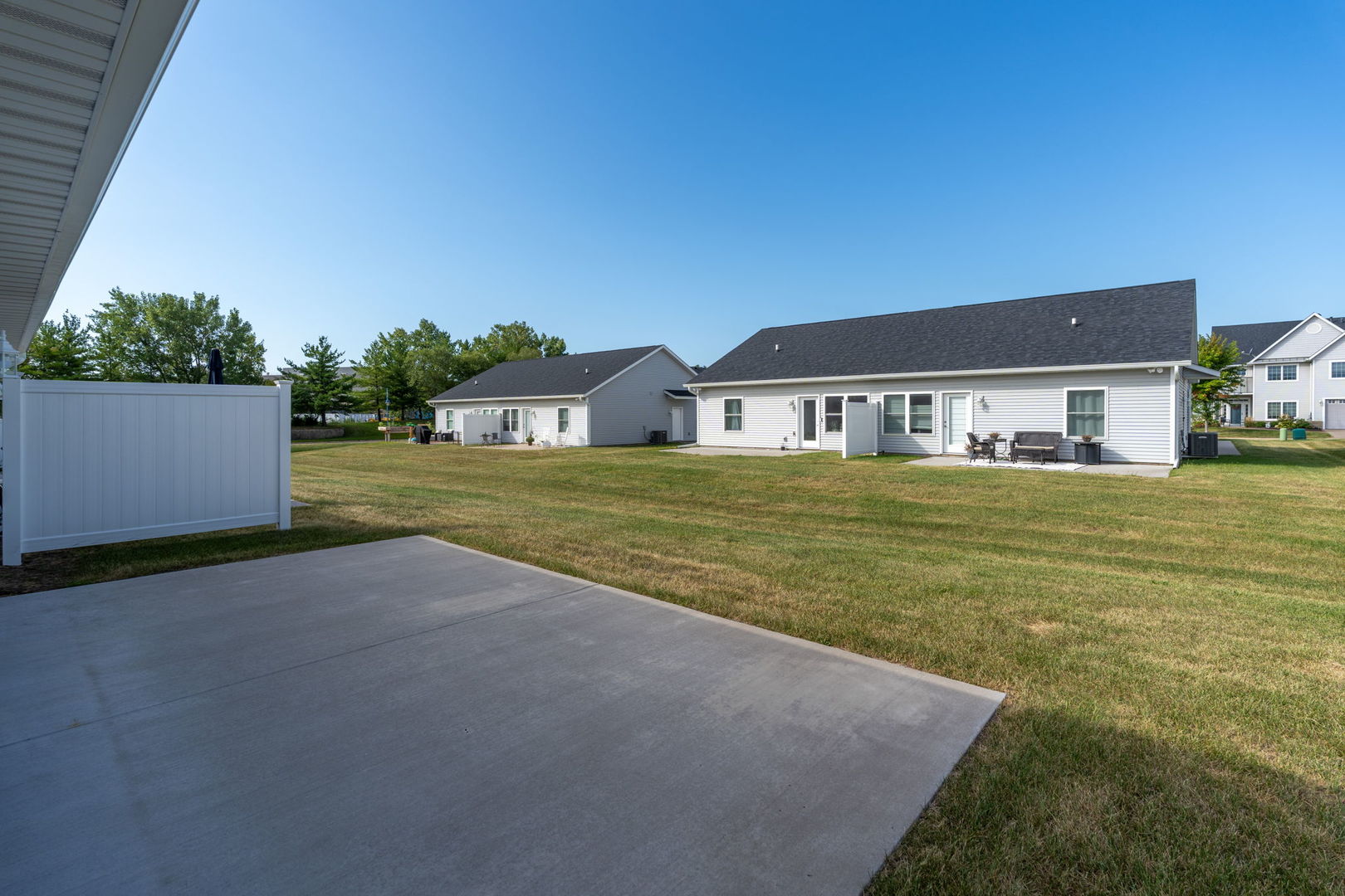 127 Beacon Harbor Parkway Property Photo 20