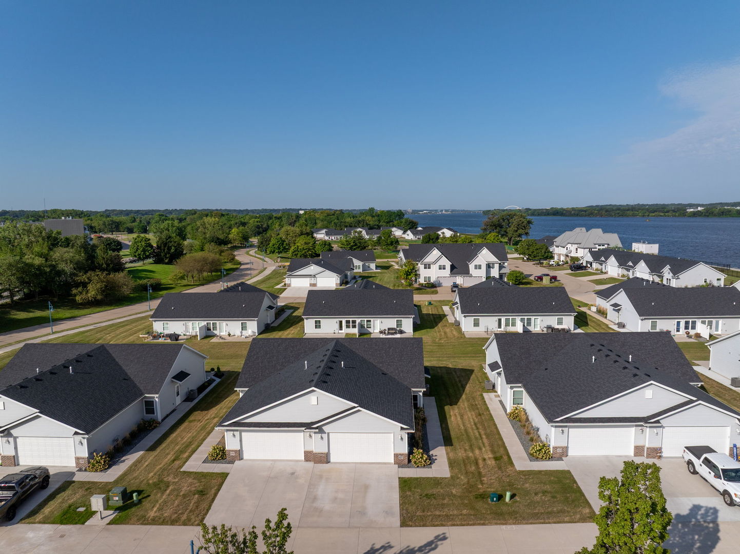 127 Beacon Harbor Parkway Property Photo 31