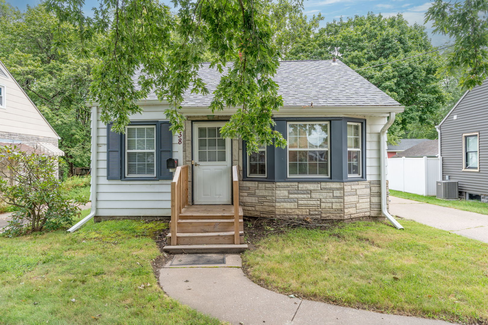 938 53rd Street Property Photo 1