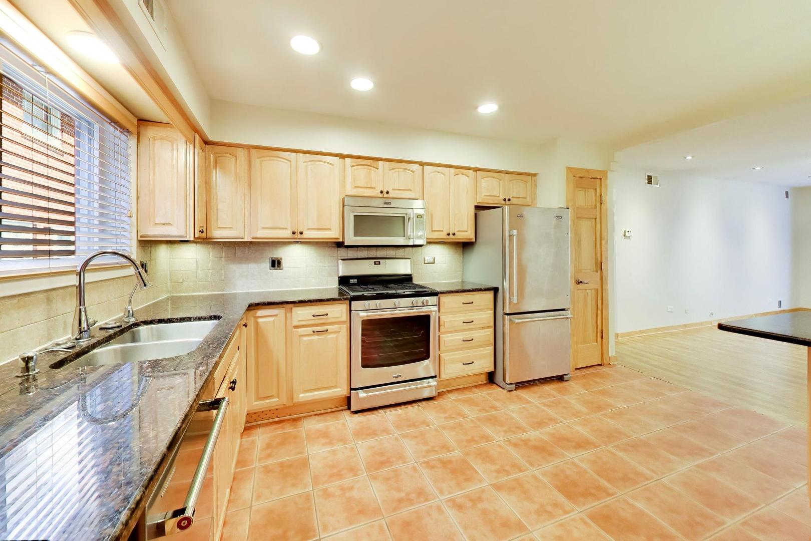 6261 N Northwest Highway 1d Property Photo 6