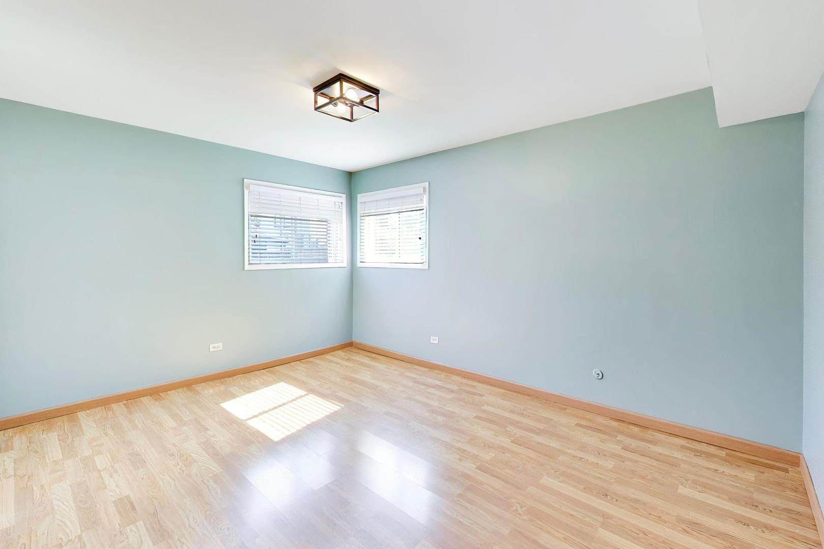 6261 N Northwest Highway 1d Property Photo 9
