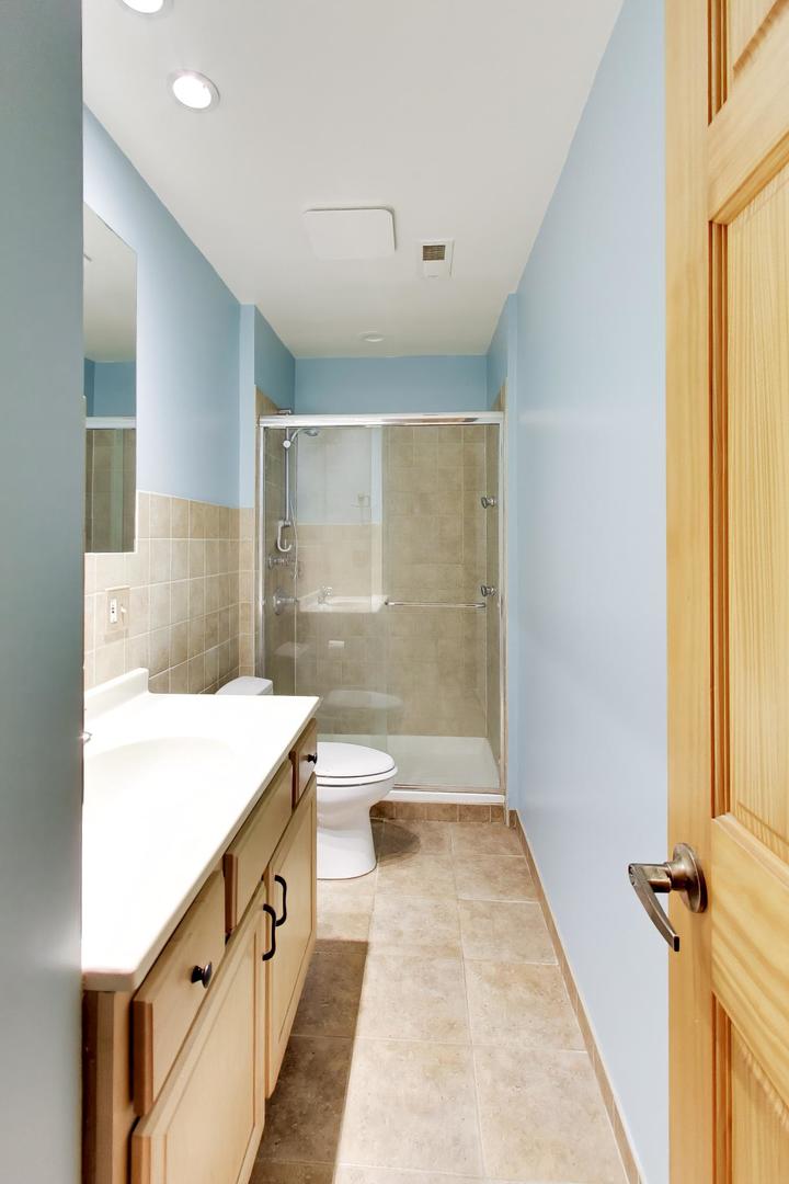 6261 N Northwest Highway 1d Property Photo 11