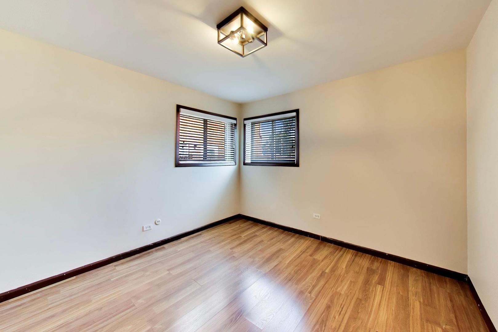6261 N Northwest Highway 1d Property Photo 13