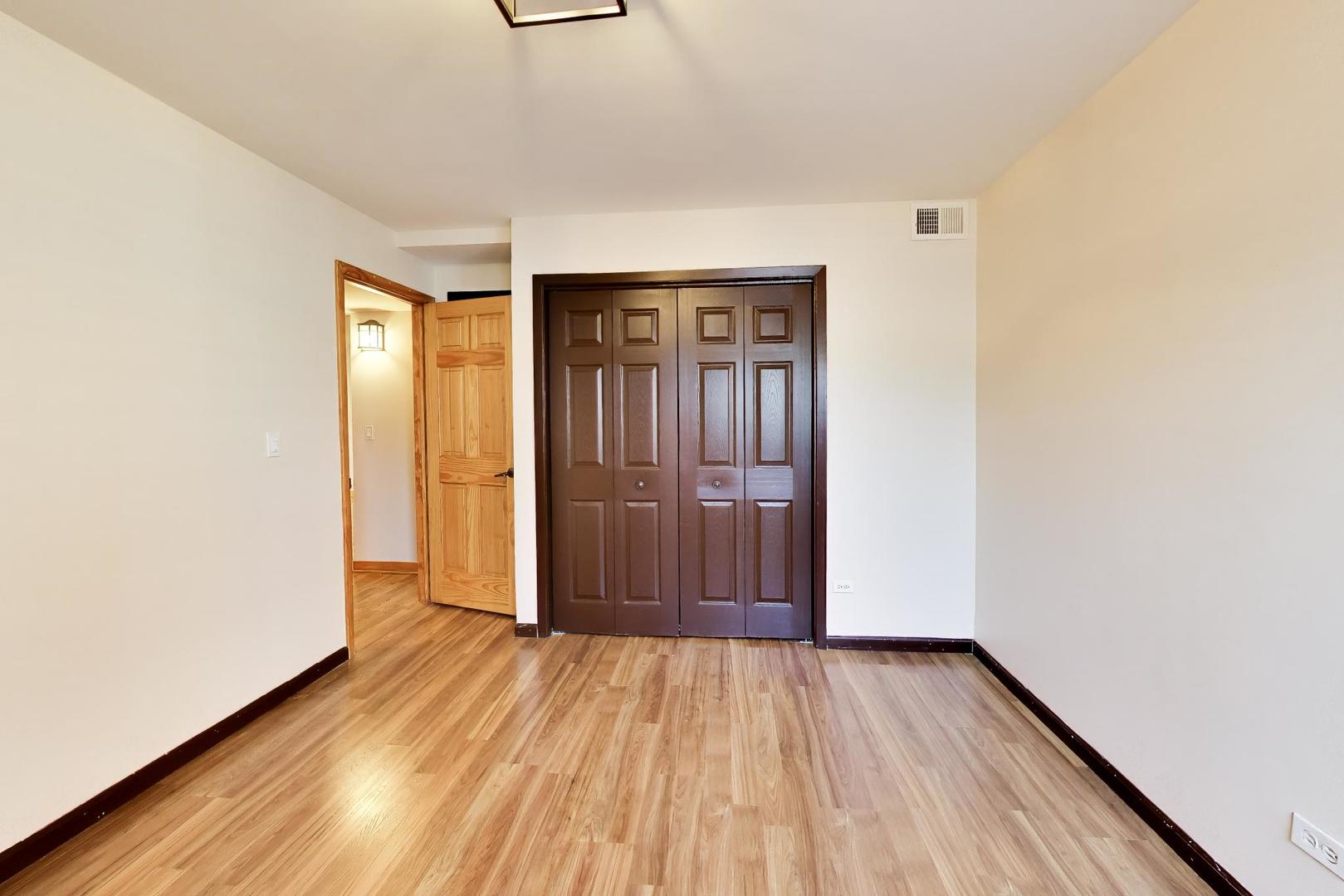 6261 N Northwest Highway 1d Property Photo 14