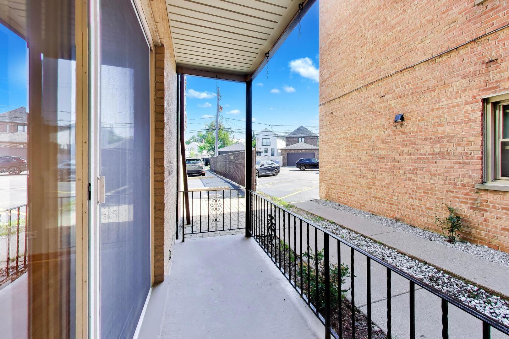 6261 N Northwest Highway 1d Property Photo 16