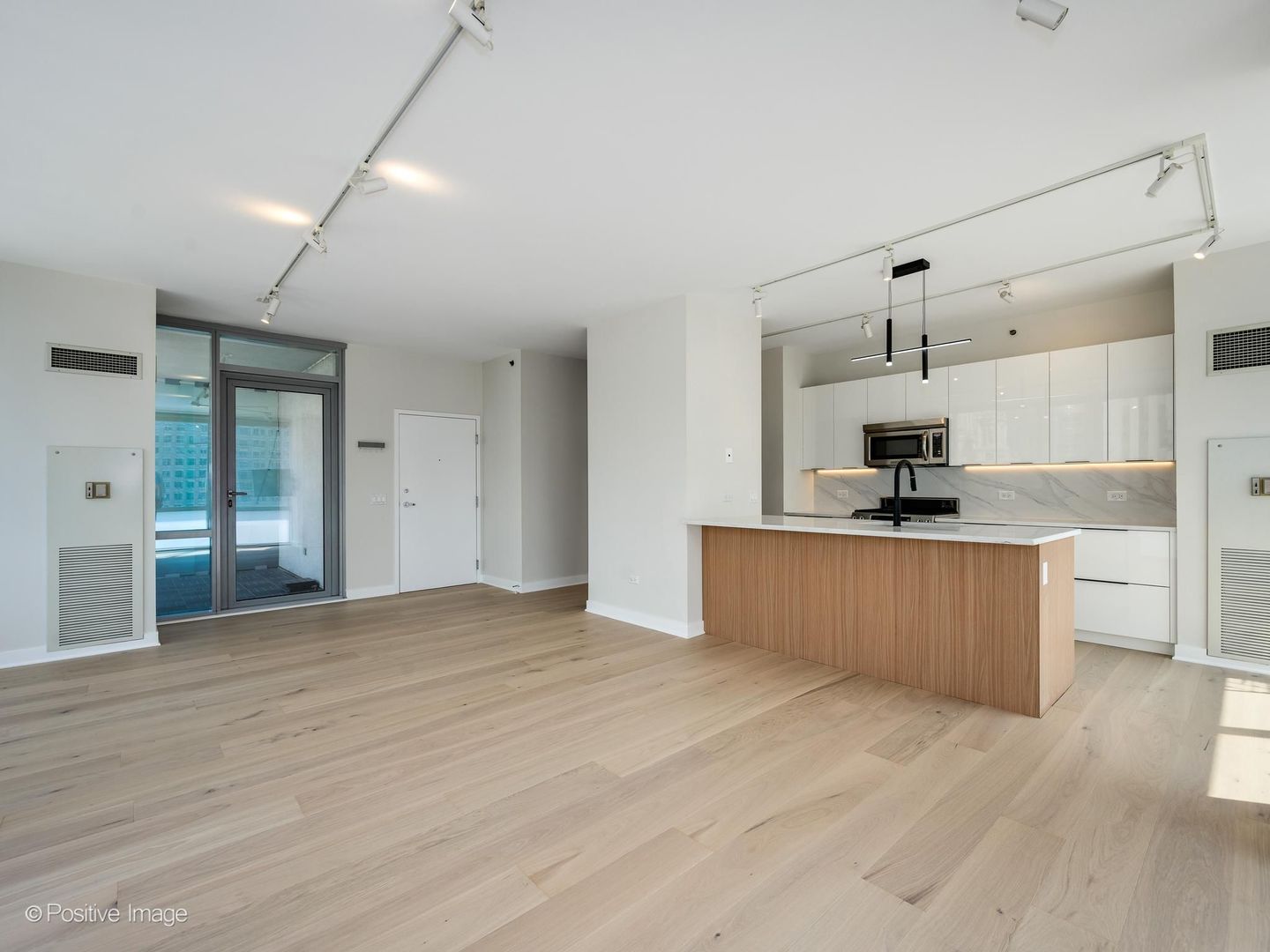 8 E Randolph Street 2105 Property Photo 4