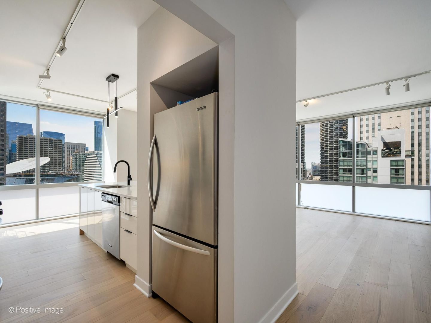 8 E Randolph Street 2105 Property Photo 9