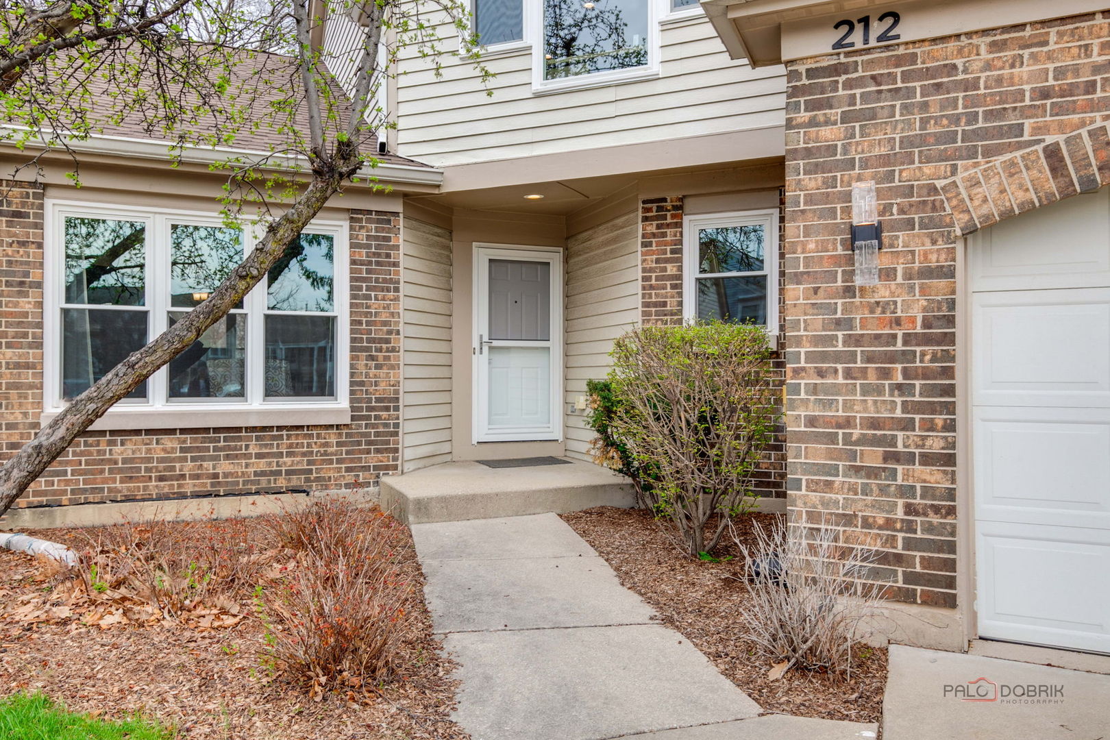 212 Willow Parkway Property Photo 1