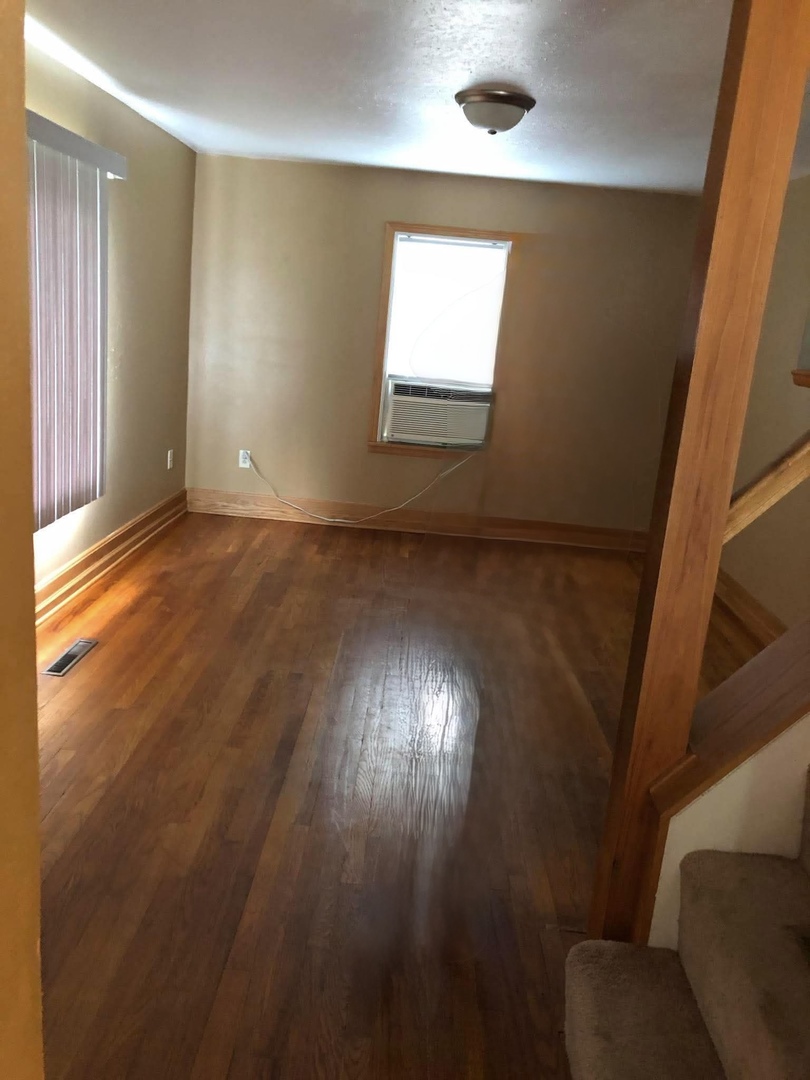 219 W 4th Street Property Photo 5