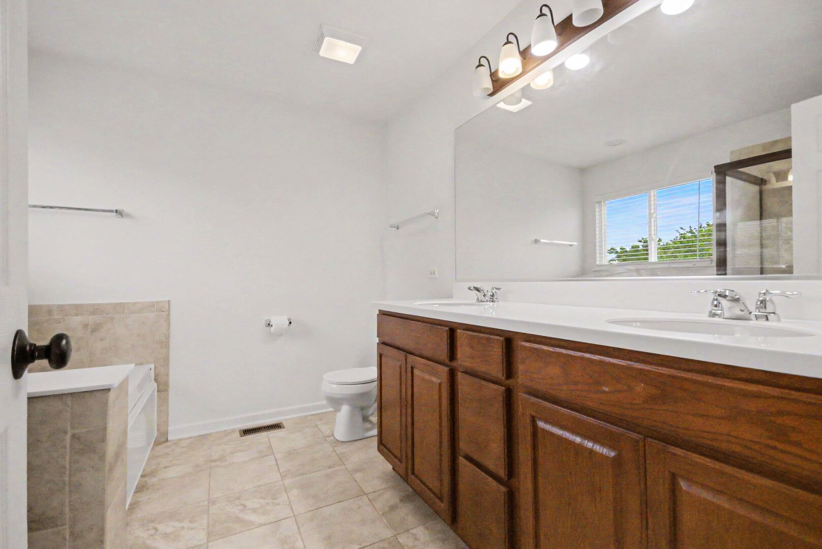 1911 Willoughby Lane Property Photo 14