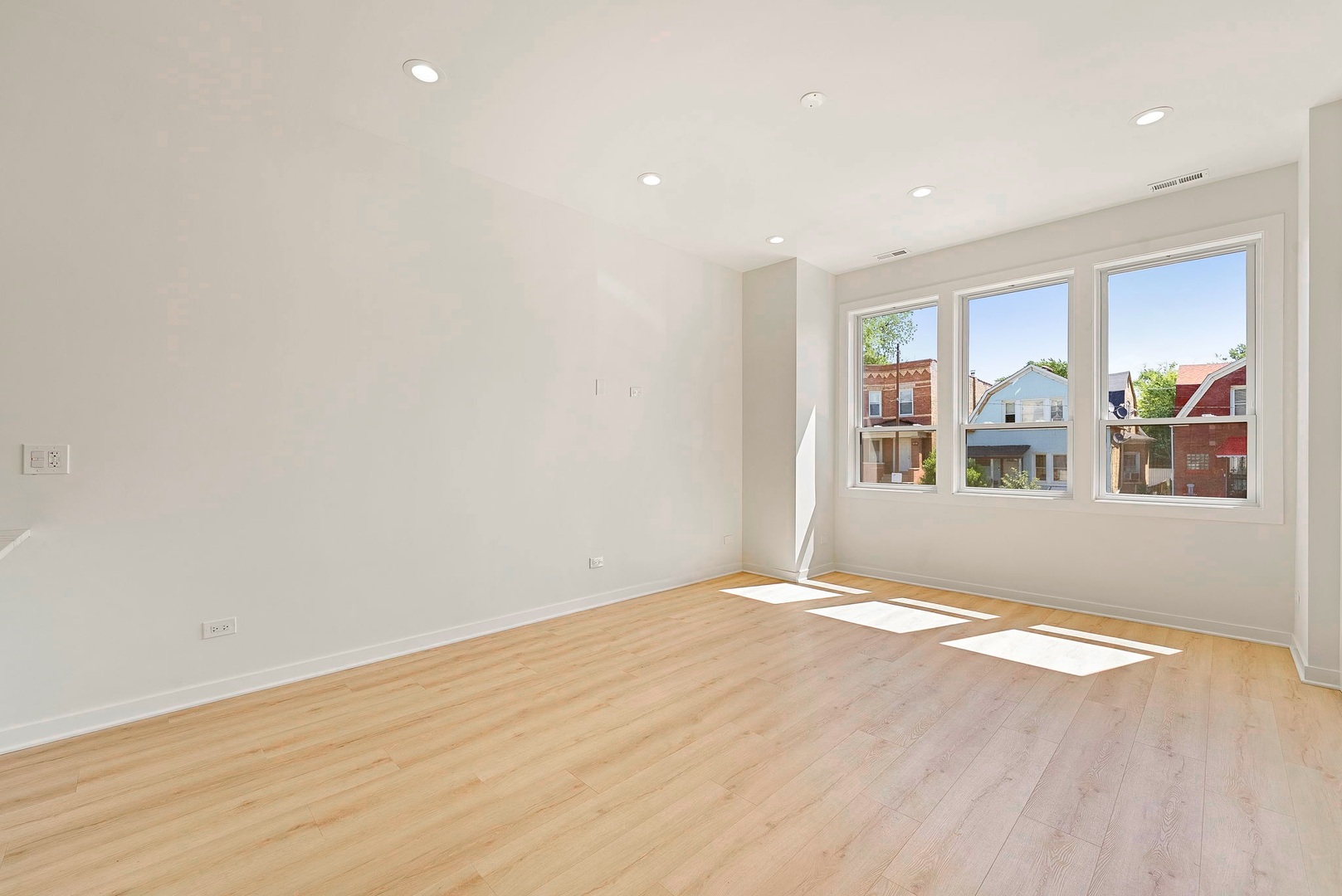 538 N Trumbull Avenue Property Photo 3