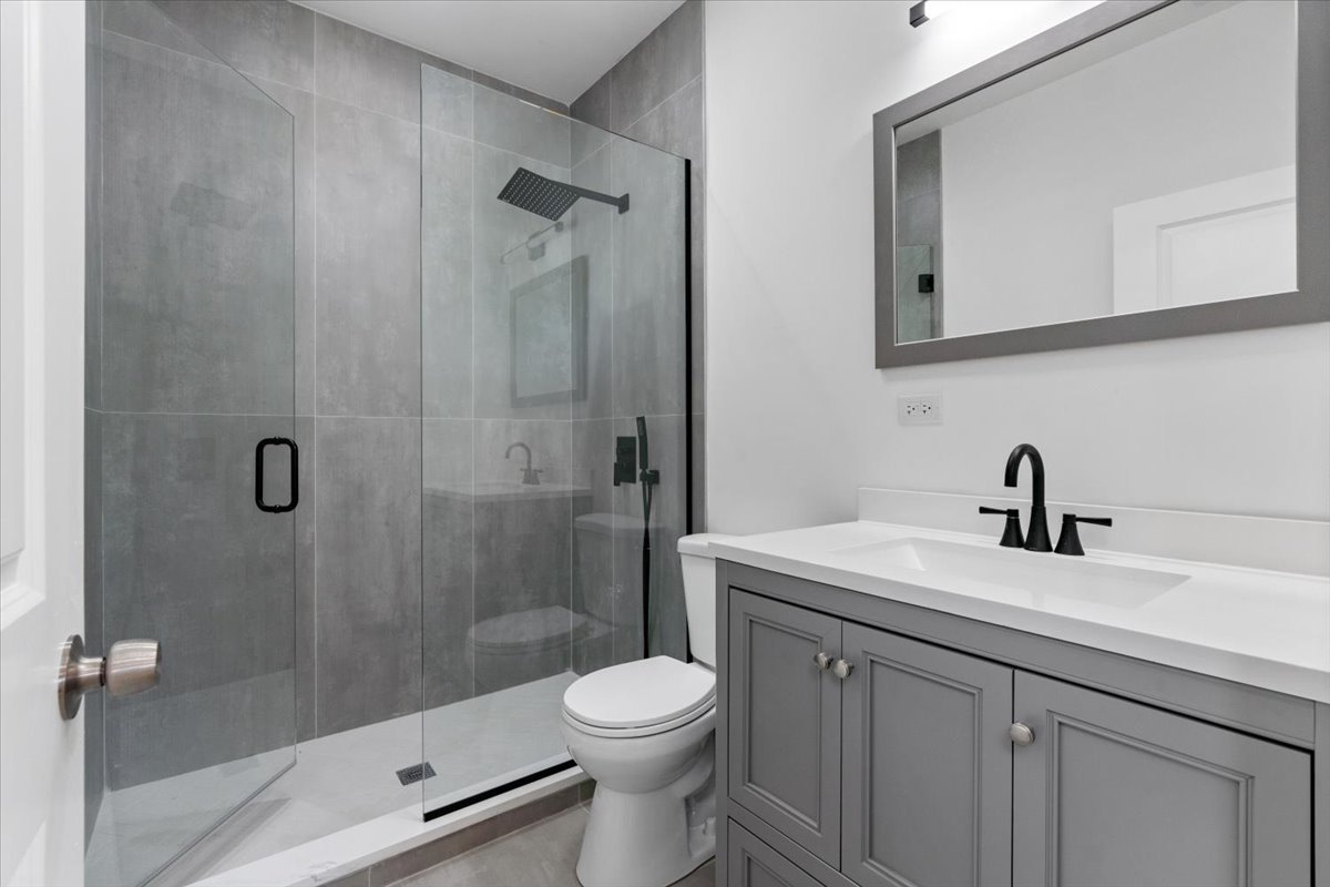 538 N Trumbull Avenue Property Photo 11