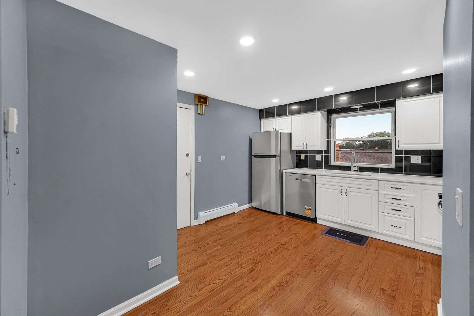 5700 W Montrose Avenue 3d Property Photo 8