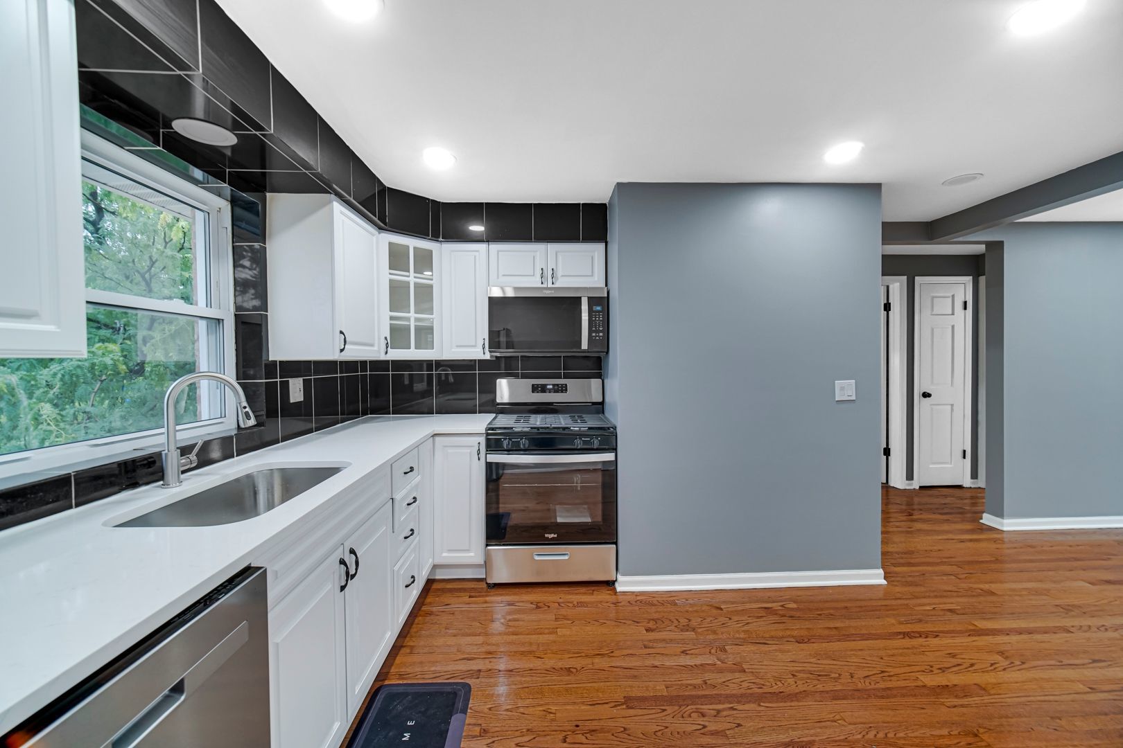 5700 W Montrose Avenue 3d Property Photo 10
